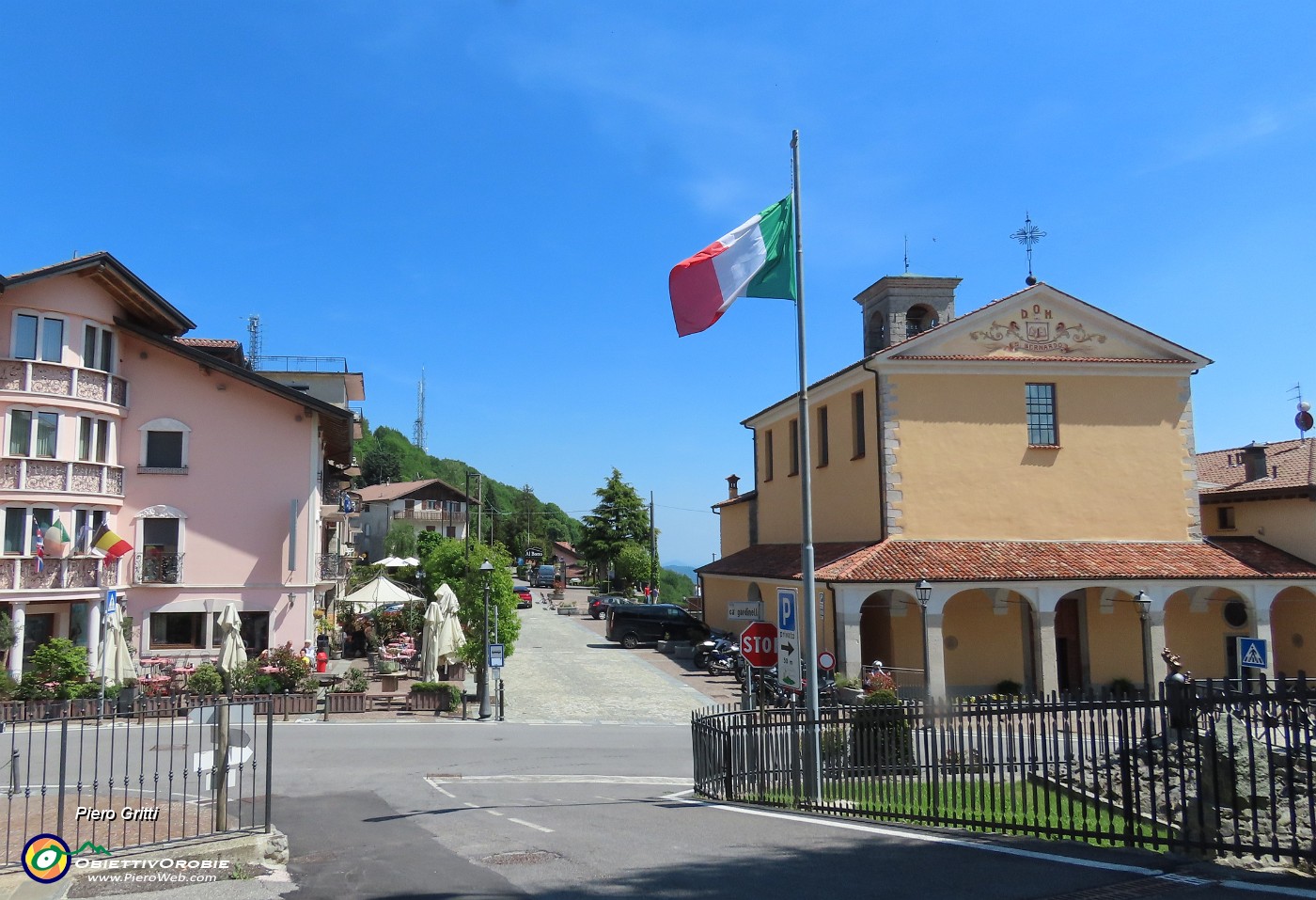 72 Rientro a Roncola San Bernardo baciato dal sole meridiano.JPG